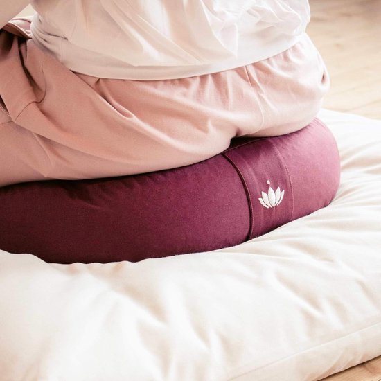 Yogakussen halve maan Shanti - halfmaankussen - meditatiekussen met overtrek van 100% katoen - yoga zitkussen halfmaanvormig met speltvulling - GOTS-gecertificeerd van Shanti Planet — afbeelding 3
