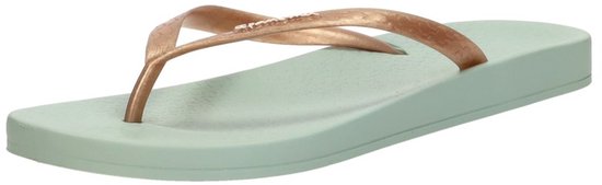 Lichtgroene Ipanema slipper met koperkleurige bandjes.
