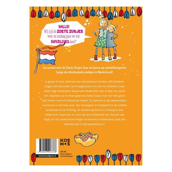 Achterkant van een boek met tekeningen van twee meisjes, Nederlandse vlag en tekst. Tekst: 'Hallo! Wij zijn de Zoete Zusjes en vandaag gaan we wat superleuks doen!'