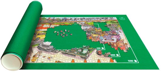 Groene puzzelmat met een deels gelegde puzzel van 1500 stukjes en een opgerolde mat.