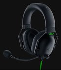 Zwarte Razer gaming headset met een zachte hoofdband, groene details en een flexibele microfoon, op een zwarte achtergrond.