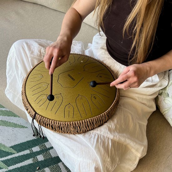 Orakl ® - Tongue Drum Elysium Zonnegloed Goud - Inclusief lesboek - Handpan ø 35 cm - Tongue Drum - Handpan Drum - Steel Tongue Drum - Klankschaal - Geluidstherapie van Merkloos — afbeelding 4