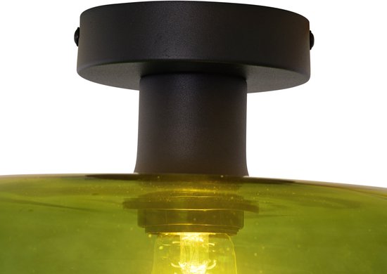 Detail van de zwarte, ronde fitting van een plafondlamp, met aansluitingen.