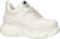 Zijaanzicht van een witte Buffalo sneaker met dikke zool.