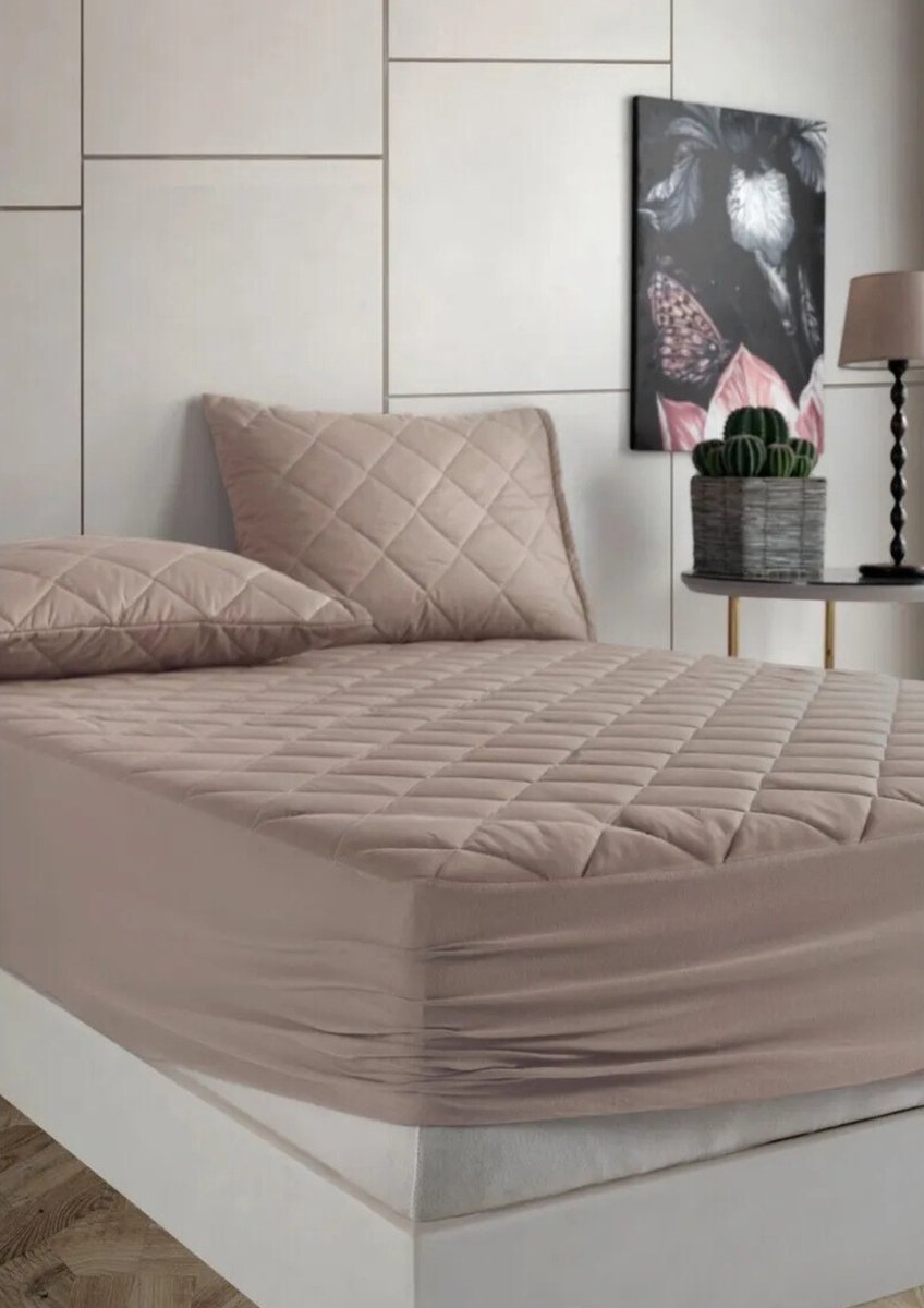 De Linde Home 2-in-1 Waterdichte Matrasbeschermer & Hoeslaken - Met Kussenbeschermer - Waterdicht Matrasbeschermer - 200x200 cm - Beige - 100% Katoen - Gewatteerde Matrasbeschermer - Fitted - Elastische Hoeken tot 40 cm - Duurzaam - Incontinentie