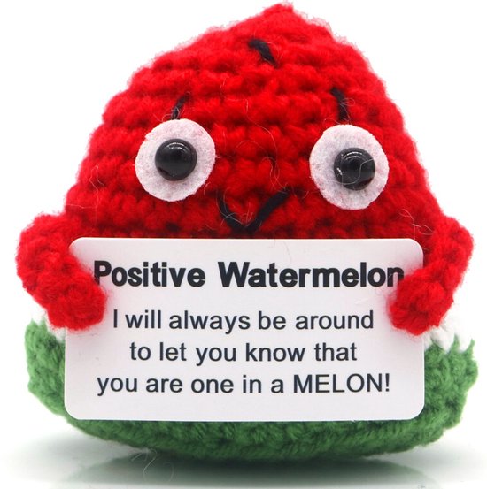 TOYMIS Gehaakte Positieve Watermeloen Met Voetjes – 10 Cm – Vrolijke Emotiepop Voor Bureau, Rugzak Of Zomerdecoratie – Inclusief Bemoedigende Kaart