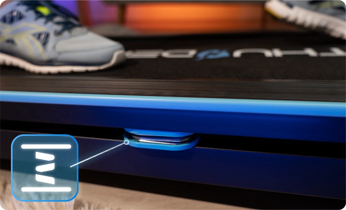 Afbeelding 2 van THUNDER® Loopband | ICON-BLUE | Opvouwbaar en Geavanceerd | Sneltoetsen | Veiligheidssleutel | Transportwielen | Plaats voor bidon | Compatibel met mobiele apparaten | Bluetooth | USB-poort | Trainingsprogramma’s | Hellingshoek ve |
