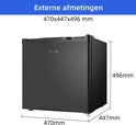 Zwarte CHiQ minikoelkast met afmetingen: 470x447x496 mm.