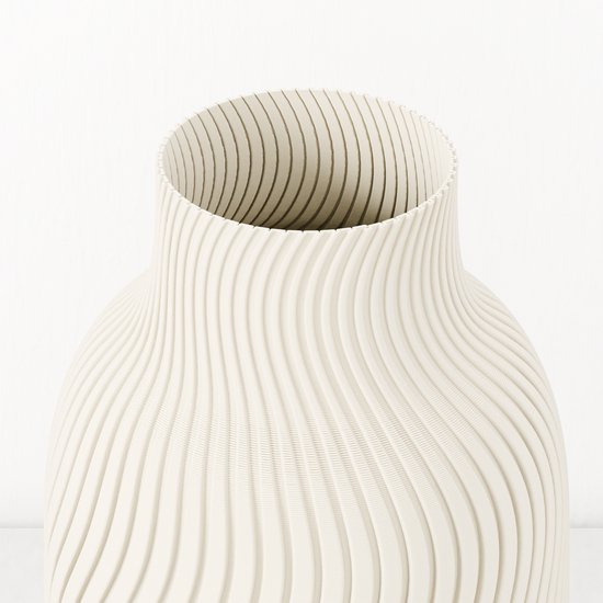 Détail du vase crème à motif ondulé.