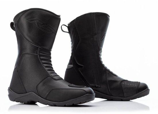 Zwarte RST Axiom motorlaarzen met rits en logo op de enkel.