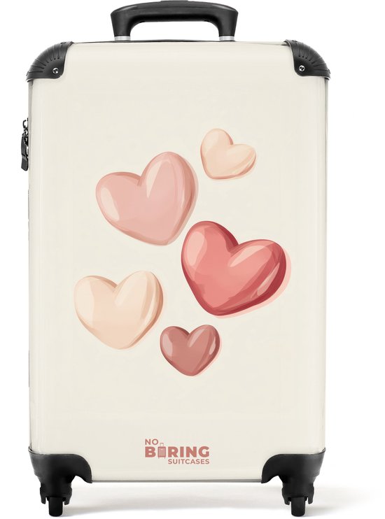 Lichtgekleurde koffer met een print van zwevende, zachte rode en roze hartjes en het logo 'NO BORING SUITCASES'.