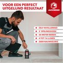 Man plaatst kruislijnlaser en creëert zelfnivellerende, nauwkeurige laserlijnen op de vloer.