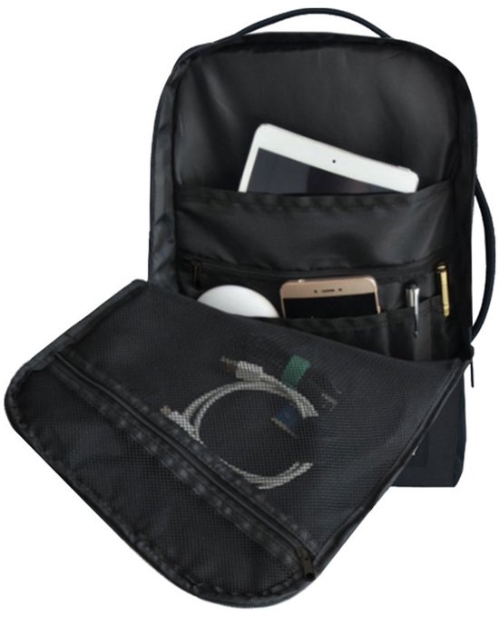 Zwarte rugzak met open compartimenten, met daarin een tablet, muis, smartphone en pennen.