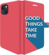 Apple iPhone 13 Telefoonhoesje - Portemonneehoesje  - Met pasjeshouder - Met Quote - Good Things - Rood