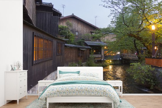Behang - Fotobehang Rivier en huizen in de oude keizer hoofdstad Gion in Kyoto - Breedte 525 cm x hoogte 350 cm