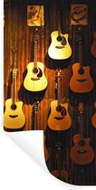 Muurstickers - Sticker Folie - Veel akoestische gitaren hangen aan een muur - 20x40 cm - Plakfolie - Muurstickers Kinderkamer - Zelfklevend Behang - Zelfklevend behangpapier - Stickerfolie