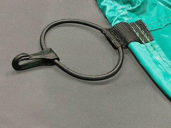 Sluiting met ring en haak van stevig kunststof voor trampoline beschermhoes