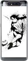 Geschikt voor Samsung Galaxy A80 hoesje - Een illustratie van een persoon die een voetbal richting doel schiet - Jongens - Jongetje - Kind - Siliconen Telefoonhoesje