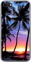 Geschikt voor iPhone 7 hoesje - Een silhouet van palmbomen tijdens een zonsondergang op Hawaii - Siliconen Telefoonhoesje