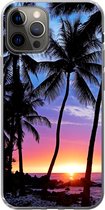 Geschikt voor iPhone 13 Pro hoesje - De kleurrijke zonsondergang achter een rij met palmbomen op Hawaï - Siliconen Telefoonhoesje