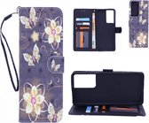 Bookcase Geschikt voor: Samsung Galaxy S21 Ultra hoesje met print - Butterflies And Flowers 3D