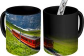 Magische Mok - Foto op Warmte Mokken - Koffiemok - Alpen - Trein - Rood - Magic Mok - Beker - 350 ML - Theemok