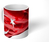 Mok - Een Turkse vlag in de wind - 350 ML - Beker