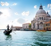 Gondolier devant la Santa Maria della Salute à Venetië, - Papier peint photo (en ruelles) - 450 x 260 cm