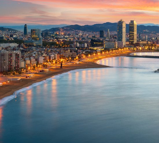 De kustlijn van Barcelona bij zonsopgang - Fotobehang (in banen) - 250 x 260 cm