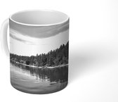 Mok - Bomen aan het Flathead Lake - zwart wit - 350 ML - Beker