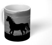 Mok - Silhouet van een wilde Mustang - zwart wit - 350 ML - Beker