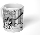 Mok - Een zwart wit tekening van een meisje in de dierentuin - 350 ML - Beker