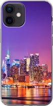 Geschikt voor iPhone 12 hoesje - New York - Skyline - Paars - Siliconen Telefoonhoesje