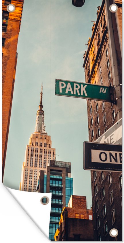 Tuinposter Het Empire State Building tussen de hoge gebouwen in New York - 40x80 cm - Wanddecoratie Buiten - Tuinposter - Tuindoek - Schuttingposter - Tuinschilderij