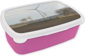 Broodtrommel Roze - Lunchbox - Brooddoos - Een trein midden in de weilanden - 18x12x6 cm - Kinderen - Meisje