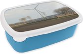 Broodtrommel Blauw - Lunchbox - Brooddoos - Een trein midden in de weilanden - 18x12x6 cm - Kinderen - Jongen