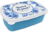 Boîte à lunch Blauw - Boîte à lunch - Boîte à pain - Anniversaire - 16 ans - Sweet Sixteen - 18x12x6 cm - Enfants - Garçon - Cadeau Sinterklaas - Distribution de cadeaux pour enfants - Cadeaux chaussures Sinterklaas