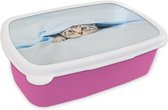 Broodtrommel Roze - Lunchbox - Brooddoos - Een kitten onder een deken - 18x12x6 cm - Kinderen - Meisje