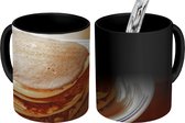 Magische Mok - Foto op Warmte Mok - Opgestapelde pannenkoeken op een bord - 350 ML