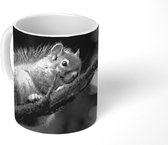 Mok - Eekhoorn in zwart-wit op een tak - 350 ML - Beker