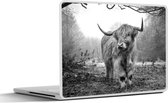 Laptop sticker - 15.6 inch - Schotse Hooglander - Bos - Mist - Koe - Dieren - Natuur - 36x27,5cm - Laptopstickers - Laptop skin - Cover