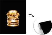 Behang - Fotobehang Gouden hamburger op een zwarte achtergrond. - Breedte 220 cm x hoogte 260 cm