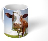 Mok - Koffiemok - Koe - Dieren - Bloemen - Gras - Mokken - 350 ML - Beker - Koffiemokken - Theemok