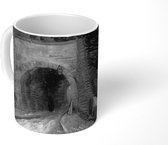 Mok - Roadway with underpass - Vincent van Gogh - Zwart - Wit - 350 ML - Beker