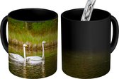 Magische Mok - Foto op Warmte Mok - Zwaan - Water - Gras - 350 ML