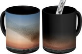 Magische Mok - Foto op Warmte Mok - Zwerm spreeuwen bij een kleurrijke zonsondergang - 350 ML