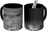 Magische Mok - Foto op Warmte Mok - Skyline van Corfu - zwart wit - 350 ML