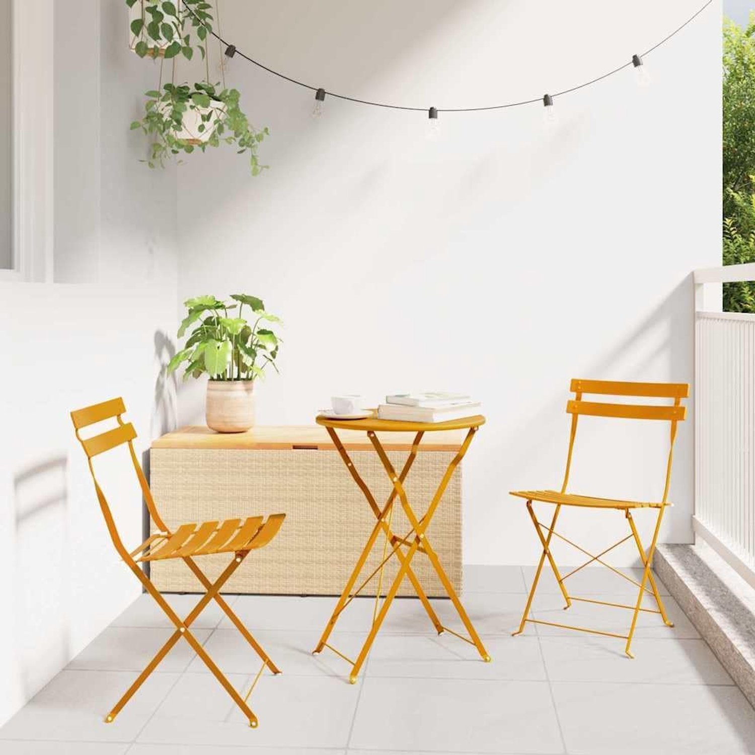 Opvouwbare stalen bistroset 3-delig met ronde tafel en twee mosterdstoelen, ideaal voor tuin en terras. Compacte tafelafmetingen 50 x 50 x 71 cm