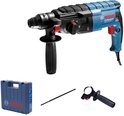 Blauwe Bosch boorhamer met extra handgreep, dieptestop en bijbehorende blauwe draagkoffer.