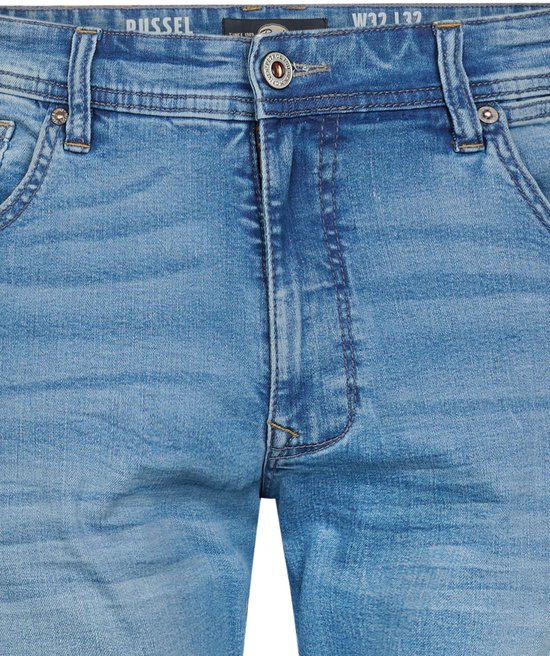 Lichtblauwe Petrol Industries jeans met regular tapered pasvorm, voorzien van een metalen knoop en stiksels.